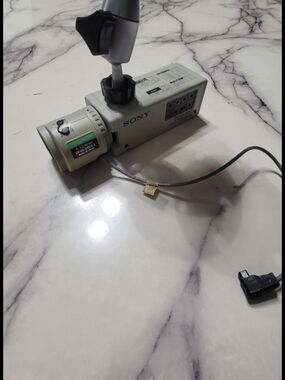 Sony CCD-Iris Color Video Camera DXC-107A,Fujinon Auto‑Iris Lens (50mm f/1.8, D1